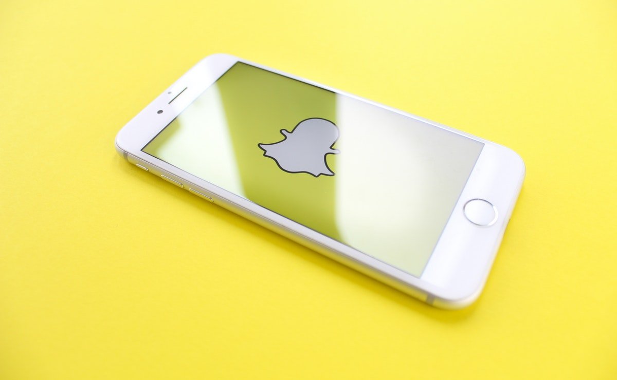 Rápido crecimiento de Snapchat debería poner a temblar a Facebook