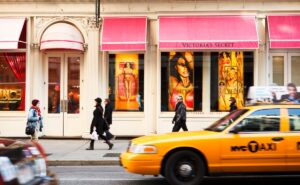 Descubre los 10 mejores perfumes de Victoria's Secret que te enamorarán