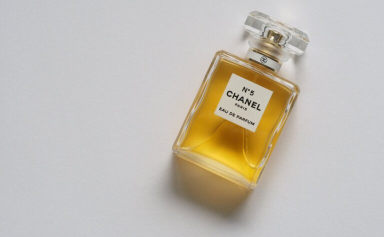 Los 5 perfumes más icónicos de Cocó Chanel para mujeres con estilo